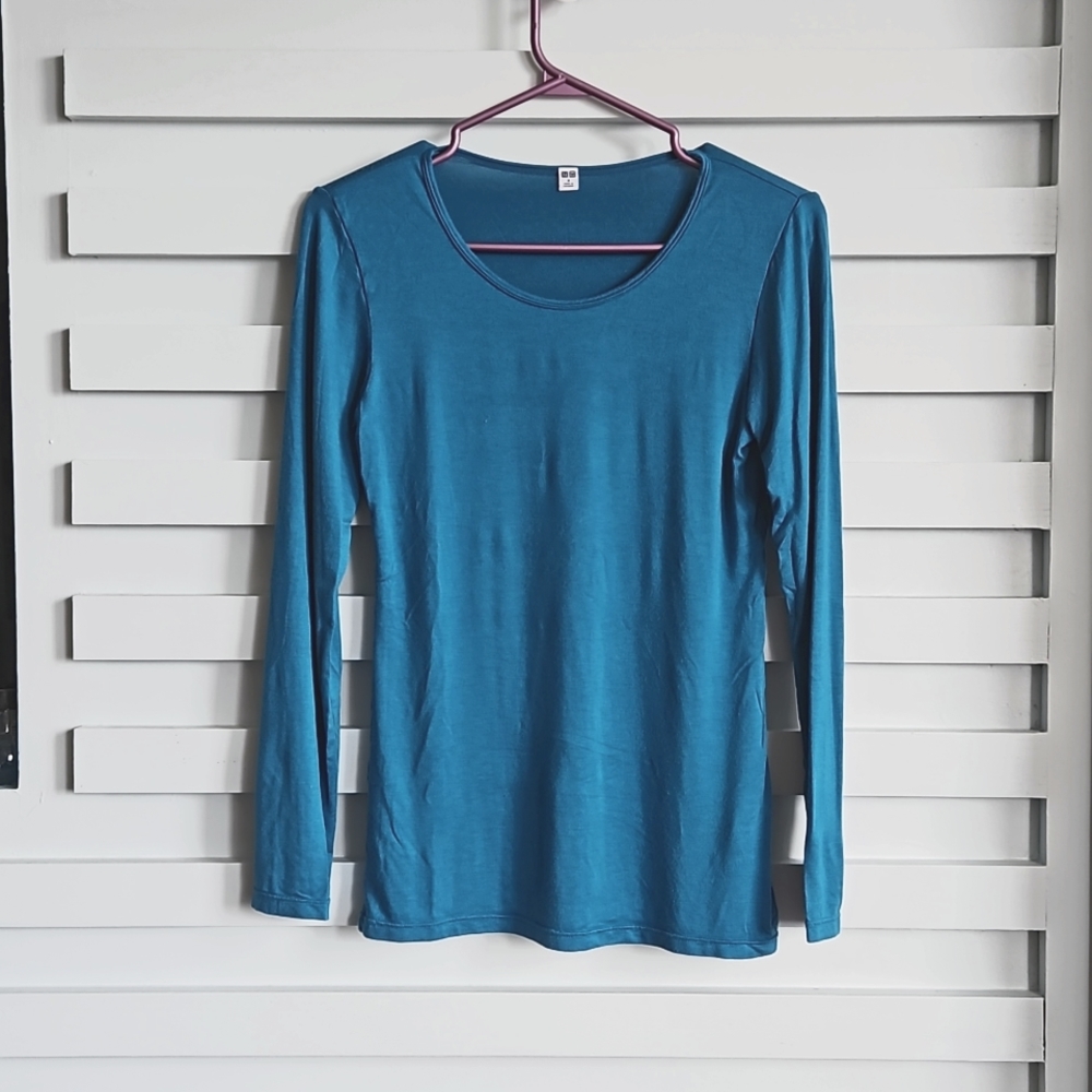 Uniqlo long sleeve top